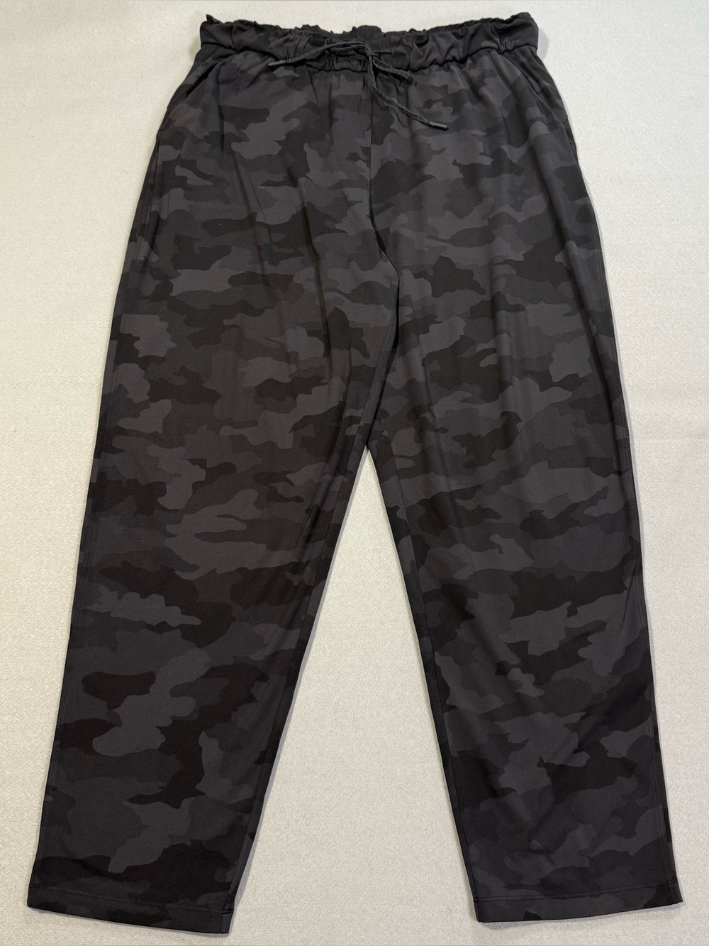 Lululemon Stretch High Rise Black Camo Wide Leg Pants Women’s Size 12